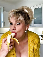 Granny pussy spanking nude pics